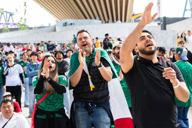 VANCOUVER, CANADA - JUNE 11: Fan supporters of Mexico cheer and react while watching the first match of the FIFA World Cup, WM, Weltmeisterschaft, Fussball 2026 between Mexico and South Africa during the FIFA Fan Festival at the PNE Amphitheatre in Hastings Park on June 11, 2026 in Vancouver, British Columbia, Canada.  Copyright: xAmyxElle SPPx Sportspressphoto_SPR165171