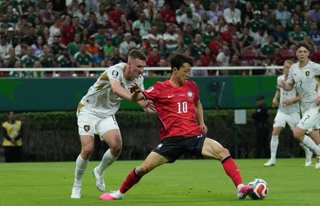 South Korea v Czechia - FIFA World Cup, WM, Weltmeisterschaft, Fussball 2026 - Group A ZAPOPAN, MEXICO - JUNE 11: Stepan Chaloupek (6) of Czechia in action against Lee Jae-sung (10) of South Korea during the 2026 FIFA World Cup First Stage Group A match between South Korea and Czechia at Estadio Akron (Guadalajara Stadium) in Zapopan, Guadalajara, Mexico on June 11, 2026. Luciano Gonzalez Anadolu Zapopan Mexico. Editorial use only. Please get in touch for any other usage.  Copyright: x2026xAnadoluxLucianoxGonzalezx