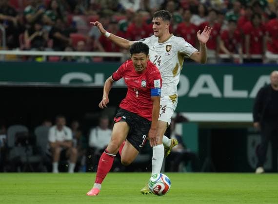 South Korea v Czechia - FIFA World Cup, WM, Weltmeisterschaft, Fussball 2026 - Group A ZAPOPAN, MEXICO - JUNE 11: Son Heung-min of South Korea in action against Alexandr Sojka (24) of Czechia during the 2026 FIFA World Cup First Stage Group A match between South Korea and Czechia at Estadio Akron (Guadalajara Stadium) in Zapopan, Guadalajara, Mexico on June 11, 2026. Luciano Gonzalez Anadolu Zapopan Mexico. Editorial use only. Please get in touch for any other usage.  Copyright: x2026xAnadoluxLucianoxGonzalezx