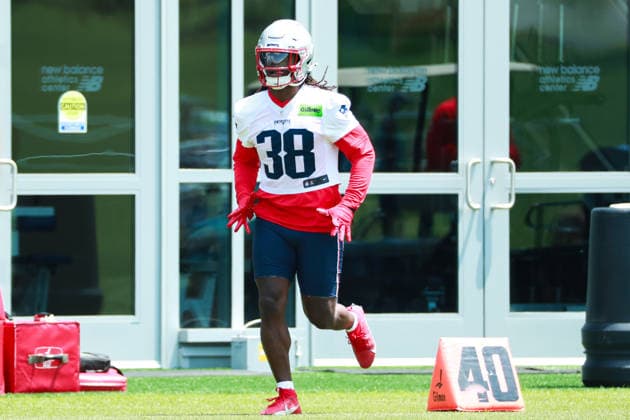 FOXBOROUGH, MA- JUNE 11: Rhamondre Stevenson 38 of the New England Patriots walks on to the field before New England Patriots Minicamp on June 11, 2026, at Gillette Stadium in Foxborough, Massachusetts. (Photo by Summer Lamont Icon Sportswire) NFL, American Football Herren, USA JUN 11 New England Patriots Minicamp EDITORIAL USE ONLY Icon260611015