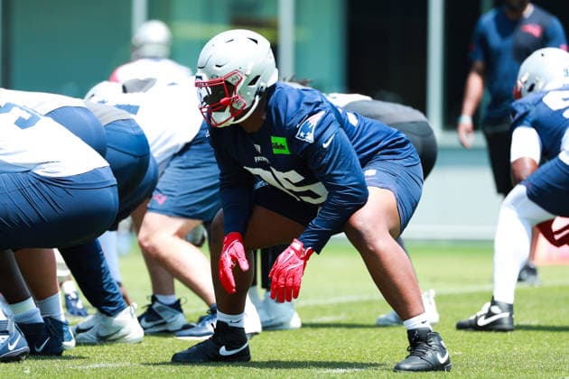 FOXBOROUGH, MA- JUNE 11: Alijah Vera-Tucker 75 of the New England Patriots setups for a play during New England Patriots Minicamp on June 11, 2026, at Gillette Stadium in Foxborough, Massachusetts. (Photo by Summer Lamont Icon Sportswire) NFL, American Football Herren, USA JUN 11 New England Patriots Minicamp EDITORIAL USE ONLY Icon260611023
