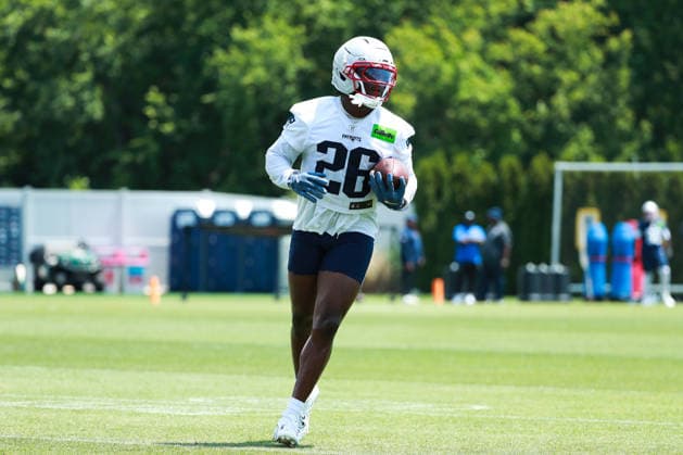 FOXBOROUGH, MA- JUNE 11: Terrell Jennings 26 of the New England Patriots with the ball in a drill during New England Patriots Minicamp on June 11, 2026, at Gillette Stadium in Foxborough, Massachusetts. (Photo by Summer Lamont Icon Sportswire) NFL, American Football Herren, USA JUN 11 New England Patriots Minicamp EDITORIAL USE ONLY Icon260611027