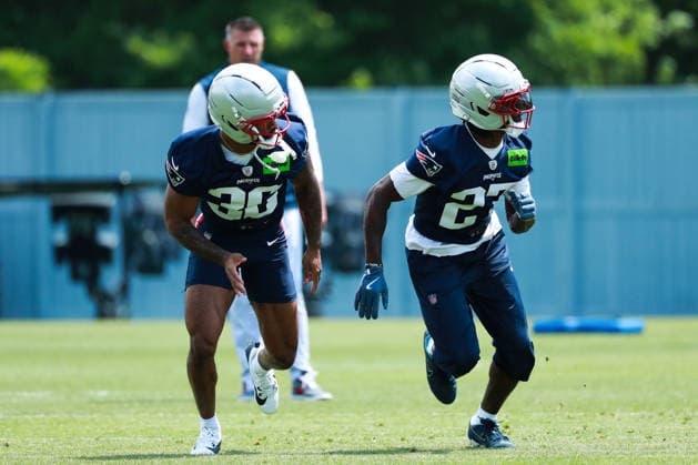 FOXBOROUGH, MA- JUNE 11: Kenneth Harris 36 of the New England Patriots and Marcellas Dial Jr. 27 of the New England Patriots battle within a drill during New England Patriots Minicamp on June 11, 2026, at Gillette Stadium in Foxborough, Massachusetts. (Photo by Summer Lamont Icon Sportswire) NFL, American Football Herren, USA JUN 11 New England Patriots Minicamp EDITORIAL USE ONLY Icon260611034