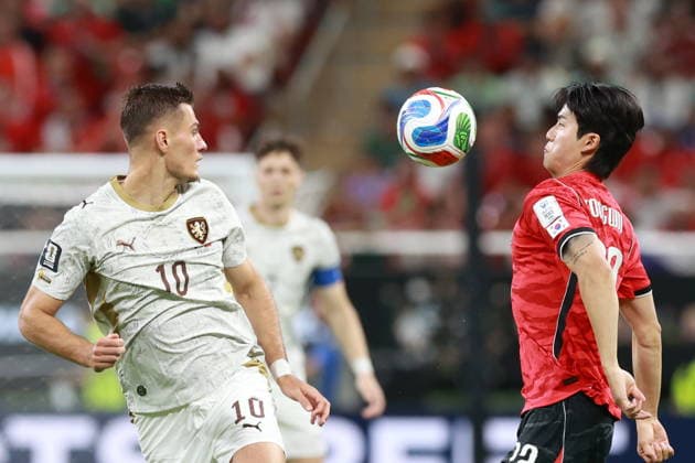 FIFA World Cup, WM, Weltmeisterschaft, Fussball 2026 - Group A - South Korea vs Czechia Seol Youngwoo (R) of South Korea vies for the ball with Patrik Schick (L) of Czechia during the FIFA World Cup 2026 Group A match between South Korea and Czechia in Guadalajara, Mexico, 11 June 2026. GUADALAJARA Mexico  Copyright: xALEXxCRUZx