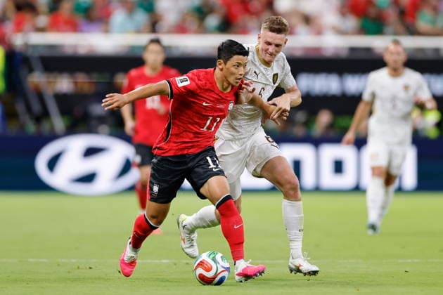 FIFA World Cup, WM, Weltmeisterschaft, Fussball 2026 - Group A - South Korea vs Czechia South Korea s Hwang Hee-Chan (L) in action against Stepan Chaloupek (R) of the Czechia during the FIFA World Cup 2026 Group A match between South Korea and Czechia in Guadalajara, Mexico, 11 June 2026. GUADALAJARA Mexico  Copyright: xFRANCISCOxGUASCOx