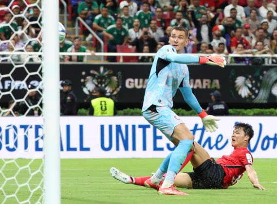 FIFA World Cup, WM, Weltmeisterschaft, Fussball 2026 - Group A - South Korea vs Czechia South Korea s Oh Hyeon-gyu (R) scores the team s second goal during the second half of a World Cup Group A football match between South Korea and Czechia at Estadio Guadalajara in Zapopan, Mexico, 11 June 2026. Zapopan Mexico  Copyright: xYONHAPx