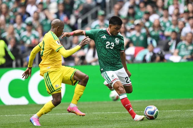 (260612) -- MEXICO CITY, June 12, 2026 -- Jesus Gallardo (R) of Mexico competes during the group A match between Mexico and South Africa at the 2026 FIFA World Cup, WM, Weltmeisterschaft, Fussball at Mexico City Stadium in Mexico City, Mexico, June 11, 2026. (Photo by Xinhua) (SP)MEXICO-MEXICO CITY-FOOTBALL-FIFA WORLD CUP-GROUP A-MEX VS RSA LucioxTavora 