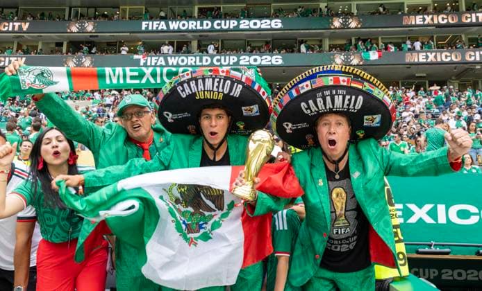 Fußball, FIFA WM 2026, Mexiko - Südafrika #5 MEXICO CITY, MEXICO - JUNE 11: Fans cheer up during the group A match between Mexico and South Africa at the 2026 FIFA World Cup, WM, Weltmeisterschaft, Fussball at Mexico City Stadium on June 11, 2026 in Mexico City, Mexico.  Copyright: xVCGx 111647724893