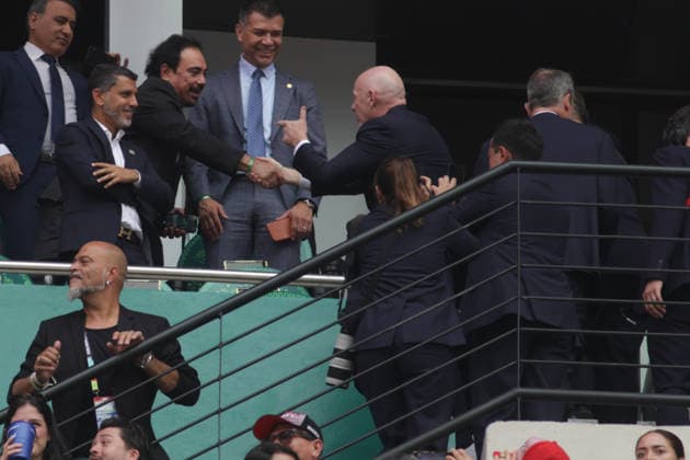 Fußball, FIFA WM 2026, Eröffnungsfeier in Mexiko Stadt #5 2026 FIFA World Cup, WM, Weltmeisterschaft, Fussball Opening Ceremony FIFA President Gianni Infantino greets former Mexican national football player during the 2026 FIFA World Cup opening ceremony at Estadio Azteca. on June 11, 2026 in Mexico City, Mexico. Mexico City CDMX Mexico Copyright: xIsmaelxRosasx