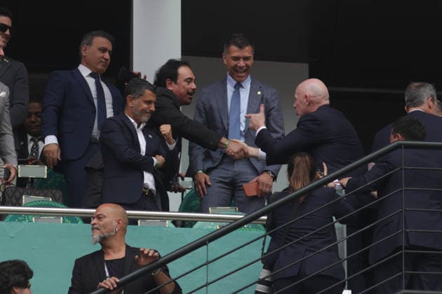 Fußball, FIFA WM 2026, Eröffnungsfeier in Mexiko Stadt #5 2026 FIFA World Cup, WM, Weltmeisterschaft, Fussball Opening Ceremony FIFA President Gianni Infantino greets former Mexican national football player during the 2026 FIFA World Cup opening ceremony at Estadio Azteca. on June 11, 2026 in Mexico City, Mexico. Mexico City CDMX Mexico Copyright: xIsmaelxRosasx