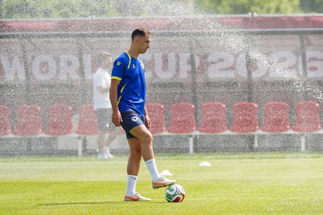 Bosnia and Herzegovina Training Day - 2026 FIFA World Cup, WM, Weltmeisterschaft, Fussball Nikola KATIC 18 of Bosnia and Herzegovina national football team warms-up during the training day ahead the 2026 FIFA World Cup Group B match against Canada at Centennial Park. on June 11, 2026 in Toronto, Canada. Toronto Ontario Canada Copyright: xLeonardoxRamirezx