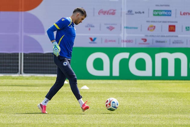 Bosnia and Herzegovina Training Day - 2026 FIFA World Cup, WM, Weltmeisterschaft, Fussball Martin ZLOMISLIC 22 of Bosnia and Herzegovina national football team warms-up during the training day ahead the 2026 FIFA World Cup Group B match against Canada at Centennial Park. on June 11, 2026 in Toronto, Canada. Toronto Ontario Canada Copyright: xLeonardoxRamirezx