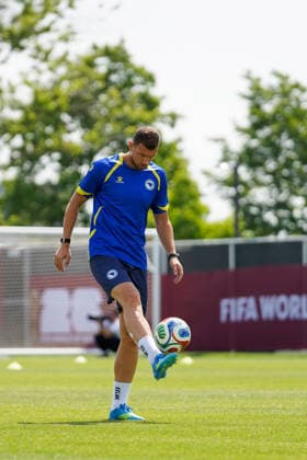 Bosnia and Herzegovina Training Day - 2026 FIFA World Cup, WM, Weltmeisterschaft, Fussball Edin DZEKO 11 of Bosnia and Herzegovina national football team warms-up during the training day ahead the 2026 FIFA World Cup Group B match against Canada at Centennial Park. on June 11, 2026 in Toronto, Canada. Toronto Ontario Canada Copyright: xLeonardoxRamirezx