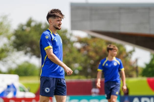 Bosnia and Herzegovina Training Day - 2026 FIFA World Cup, WM, Weltmeisterschaft, Fussball Stjepan RADELJIC 21 of Bosnia and Herzegovina national football team warms-up during the training day ahead the 2026 FIFA World Cup Group B match against Canada at Centennial Park. on June 11, 2026 in Toronto, Canada. Toronto Ontario Canada Copyright: xLeonardoxRamirezx