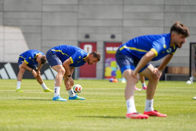 Bosnia and Herzegovina Training Day - 2026 FIFA World Cup, WM, Weltmeisterschaft, Fussball Edin DZEKO 11 of Bosnia and Herzegovina national football team warms-up during the training day ahead the 2026 FIFA World Cup Group B match against Canada at Centennial Park. on June 11, 2026 in Toronto, Canada. Toronto Ontario Canada Copyright: xLeonardoxRamirezx