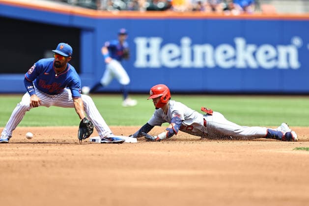 MLB, Baseball Herren, USA St. Louis Cardinals Vs. New York Mets St. Louis Cardinals player Masyn Winn 0 slides into second base with a double during the second inning of a baseball game against the New York Mets at Citi Field in Flushing, New York, on June 11, 2026. Flushing New York United States  Copyright: xGordonxDonovanx originalFilename:donovan-mlbstlou260611_npV10.jpg