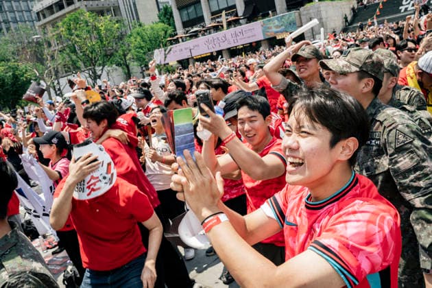 June 12, 2026, Seoul, Seoul, South Korea Fans gather at Gwanghwamun Square in Seoul to cheer on South Korea during the FIFA World Cup 2026 Group A match against the Czech Republic Fans Watch South Korea Play Czech Republic In Seoul  - ZUMAm346 0858964248st Copyright: xSuhxJeenxMoonx