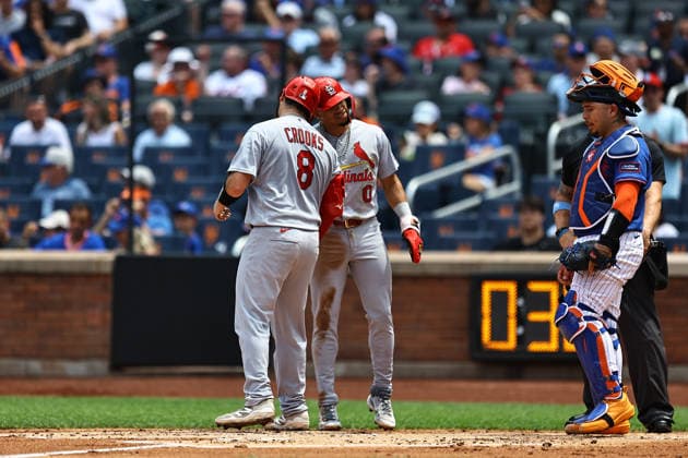 MLB, Baseball Herren, USA St. Louis Cardinals Vs. New York Mets St. Louis Cardinals player Jimmy Crooks 8 is congratulated at home plate by teammate Masyn Winn 0 after homering during the second inning of a baseball game against the New York Mets at Citi Field in Flushing, New York, on June 11, 2026. Flushing New York United States  Copyright: xGordonxDonovanx originalFilename:donovan-mlbstlou260611_npwS3.jpg