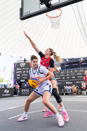 BASKETBALL - FIBA 3x3 World Tour VIENNA,AUSTRIA,12.JUN.26 - BASKETBALL - FIBA 3x3 World Tour. Image shows Antonia Maria Finley Van Bree (NED) and Mia David (HUN).  GEPAxpictures xPhilippxBrem