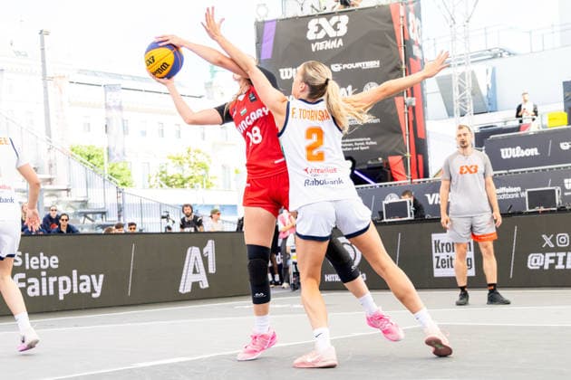 BASKETBALL - FIBA 3x3 World Tour VIENNA,AUSTRIA,12.JUN.26 - BASKETBALL - FIBA 3x3 World Tour. Image shows Mia David (HUN) and Floor Trijntje Cornelia Toornstra (NED).  GEPAxpictures xPhilippxBrem