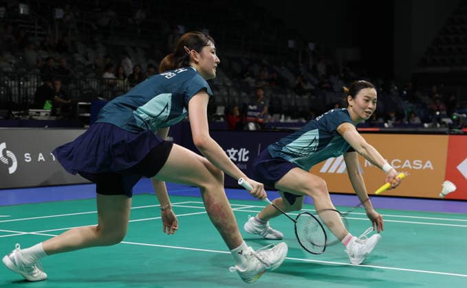 (260612) -- SYDNEY, June 12, 2026 -- Hsu Ya Ching (R) Sung Yu-Hsuan compete during the women s doubles quarterfinal match between Jia Yifan Zhang Shuxian of China and Hsu Ya Ching Sung Yu-Hsuan of Chinese Taipei at the Australian Badminton Open 2026 in Sydney, Australia, June 12, 2026. ) (SP)AUSTRALIA-SYDNEY-BADMINTON-AUSTRALIAN OPEN-WOMEN S DOUBLES GongxBing 