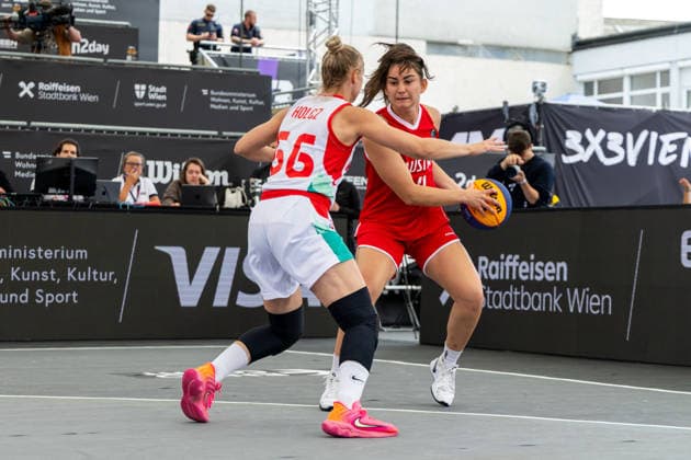 BASKETBALL - FIBA 3x3 World Tour VIENNA,AUSTRIA,12.JUN.26 - BASKETBALL - FIBA 3x3 World Tour. Image shows Rebeka Holcz (HUN) and Magdalena Schmidt (AUT).  GEPAxpictures xPhilippxBrem