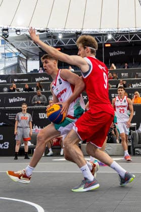 BASKETBALL - FIBA 3x3 World Tour VIENNA,AUSTRIA,12.JUN.26 - BASKETBALL - FIBA 3x3 World Tour. Image shows Mate Reizinger (HUN) and Florian Andreas Koeppel (AUT).  GEPAxpictures xPhilippxBrem