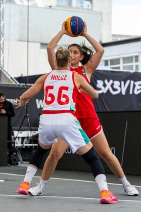 BASKETBALL - FIBA 3x3 World Tour VIENNA,AUSTRIA,12.JUN.26 - BASKETBALL - FIBA 3x3 World Tour. Image shows Rebeka Holcz (HUN) and Magdalena Schmidt (AUT).  GEPAxpictures xPhilippxBrem
