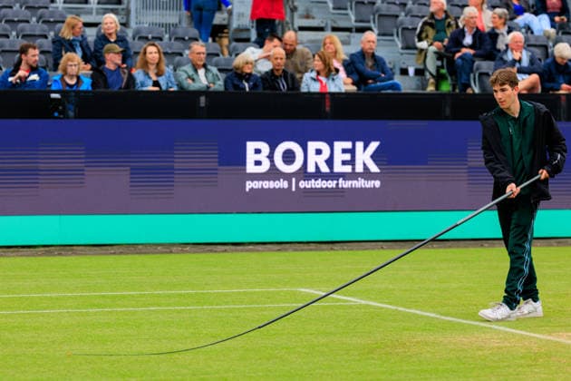 2026-06-12 - Libema Open 2026 ROSMALEN, NETHERLANDS - JUNE 12: A groundsman during the Libema Open 2026 at Autotron on June 12, 2026 in Rosmalen, Netherlands Rosmalen Autotron Netherlands Content not available for redistribution in The Netherlands directly or indirectly through any third parties. Copyright: xMarcelxvanxPlateringenx