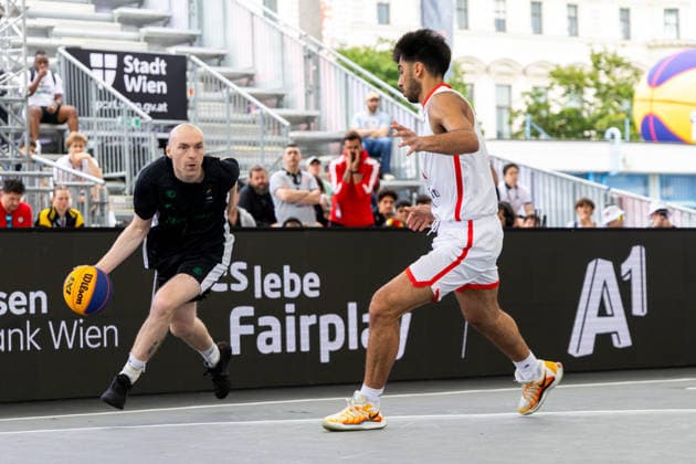 BASKETBALL - FIBA 3x3 World Tour VIENNA,AUSTRIA,12.JUN.26 - BASKETBALL - FIBA 3x3 World Tour. Image shows Joseph Dara Coughlan (IRL) and Ahmed Ali Oralkan (TUR).  GEPAxpictures xPhilippxBrem