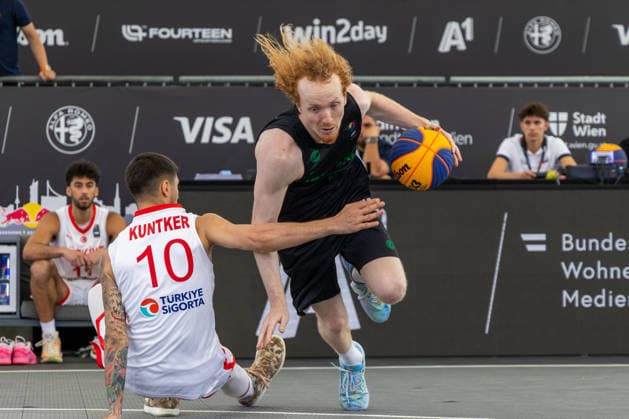 BASKETBALL - FIBA 3x3 World Tour VIENNA,AUSTRIA,12.JUN.26 - BASKETBALL - FIBA 3x3 World Tour. Image shows Murat Meric Kuntker (TUR) and Max Joseph Pritchett (IRL).  GEPAxpictures xPhilippxBrem