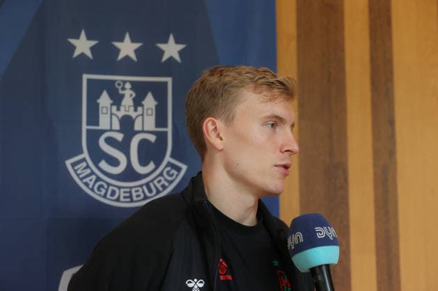 12 06 2026, xtgx, Handball, EHF Champions League, Media Day v l Gisli Thorgeir Kristjansson Magdeburg, 10 Portrait, Portraet, Einzelbild Vereinslogo Vereinswappen Logo Wappen Emblem Koeln