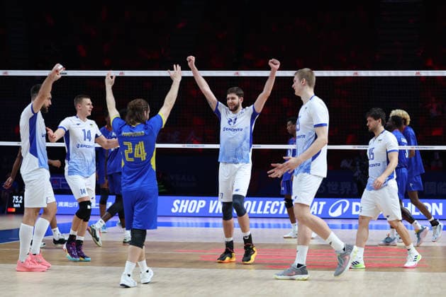 (260612) -- LINYI, June 12, 2026 -- Players of Ukraine celebrate victory after the men s pool 3 match between Ukraine and Cuba at the 2026 Volleyball Nations League (VNL) in Linyi, east China s Shandong Province, June 12, 2026. ) (SP)CHINA-LINYI-VOLLEYBALL NATIONS LEAGUE-CUB VS UKR(CN) ZhuxZheng 