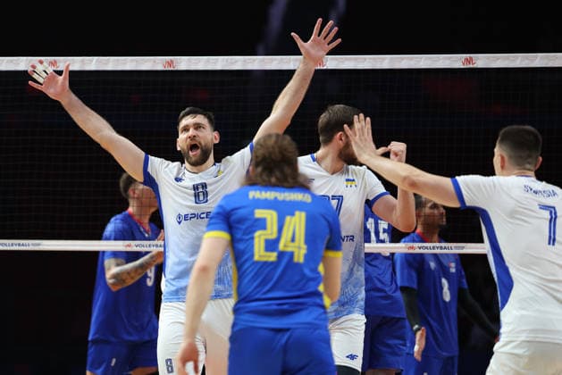 (260612) -- LINYI, June 12, 2026 -- Dmytro Yanchuk (L) of Ukraine celebrates a score during the men s pool 3 match between Ukraine and Cuba at the 2026 Volleyball Nations League (VNL) in Linyi, east China s Shandong Province, June 12, 2026. ) (SP)CHINA-LINYI-VOLLEYBALL NATIONS LEAGUE-CUB VS UKR(CN) ZhuxZheng 