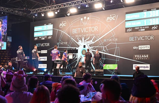 12 06 2026, xhbx, Dart World Cup of Darts 2026, v l Dartbühne, Dartscheibe, Stage, Zuschauer DFL DFB REGULATIONS PROHIBIT ANY USE OF PHOTOGRAPHS as IMAGE SEQUENCES and or QUASI VIDEO Frankfurt