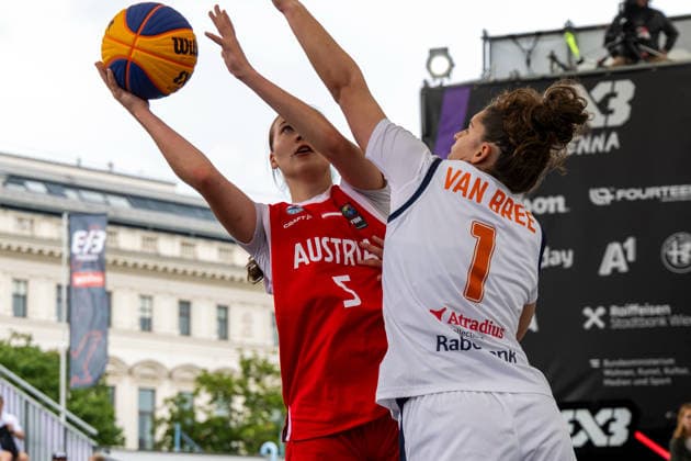BASKETBALL - FIBA 3x3 World Tour VIENNA,AUSTRIA,12.JUN.26 - BASKETBALL - FIBA 3x3 World Tour. Image shows Emma-Fee Stockinger (AUT) and Antonia Maria Finley Van Bree (NED).  GEPAxpictures xPhilippxBrem