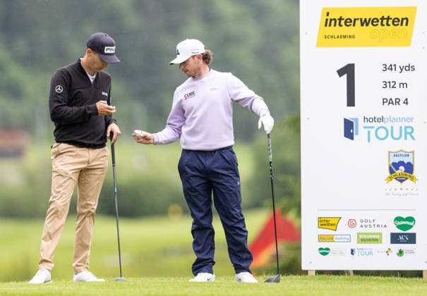 GOLF - Interwetten Open HAUS,AUSTRIA,12.JUN.26 - GOLF - HotelPlanner Tour, Interwetten Open, Golfclub Schladming. Image shows Matthias Schwab (AUT) and Will Enefer (ENG).  GEPAxpictures xHaraldxSteiner