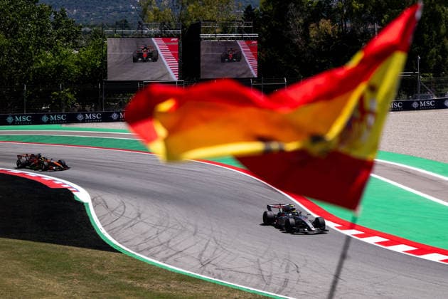 Gabriel Bortoleto Audi Revolut F1 Team, Brazil, 05 in Audi R26, Spanish flag in front, ESP, Formula 1 World Championship, Barcelona Catalunya Grand Prix, Circuit Barcelona Catalunya, Free Practice, 2026 season, 12 06 2026 ESP, Formula 1 World Championship, Barcelona Catalunya Grand Prix, Circuit Barcelona Catalunya, Free Practice, 2026 season, 12 06 2026 Barcelona Copyright: xEibner-Pressefoto Memmlerx EP_MMR