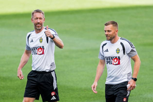 260612 Head coach Graham Potter and Assistant coach Sebastian Larsson of the Swedish national football team at a training session during day 2 of the FIFA World Cup 2026 on June 12, 2026 in Dallas Photo Petter Arvidson BILDBYRAN kod PA PA1229 fotboll football soccer fotball vm fotbolls vm fotball vm fotbolls vm 2026 fifa world cup 2026 träning practice training sverige sweden sverige a bbeng  Copyright: PETTERxARVIDSON BB260612PA005