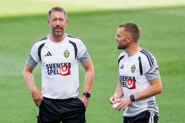 260612 Head coach Graham Potter and Assistant coach Sebastian Larsson of the Swedish national football team at a training session during day 2 of the FIFA World Cup 2026 on June 12, 2026 in Dallas Photo Petter Arvidson BILDBYRAN kod PA PA1229 fotboll football soccer fotball vm fotbolls vm fotball vm fotbolls vm 2026 fifa world cup 2026 träning practice training sverige sweden sverige a bbeng  Copyright: PETTERxARVIDSON BB260612PA006
