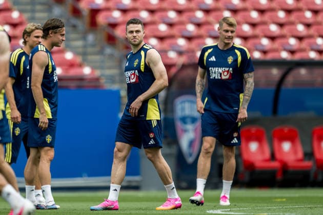 260612 Gabriel Gudmundsson of the Swedish national football team at a training session during day 2 of the FIFA World Cup 2026 on June 12, 2026 in Dallas Photo Petter Arvidson BILDBYRAN kod PA PA1229 fotboll football soccer fotball vm fotbolls vm fotball vm fotbolls vm 2026 fifa world cup 2026 träning practice training sverige sweden sverige a bbeng  Copyright: PETTERxARVIDSON BB260612PA013
