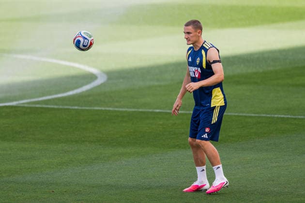260612 Gustaf Lagerbielke of the Swedish national football team at a training session during day 2 of the FIFA World Cup 2026 on June 12, 2026 in Dallas Photo Petter Arvidson BILDBYRAN kod PA PA1229 fotboll football soccer fotball vm fotbolls vm fotball vm fotbolls vm 2026 fifa world cup 2026 träning practice training sverige sweden sverige a bbeng  Copyright: PETTERxARVIDSON BB260612PA015