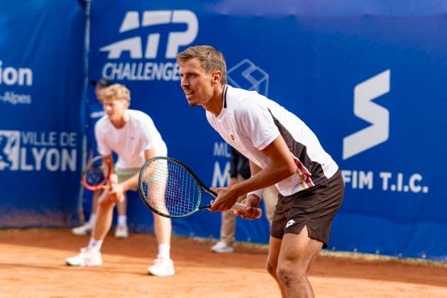TENNIS : Open Sopra Steria - Lyon Villeurbanne 10 06 2026 Matteo Martineau en double avec Felix Balshaw lors du tournoi de tennis ATP, Tennis Herren Challenger Tour, Open Sopra Steria Ã Lyon-Villeurbanne, le 10 06 2026. Photo Sandrine Thesillat PsNewZ  Copyright: xSandrinexTHESILLATx