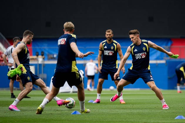 260612 Gabriel Gudmundsson and Viktor Gyökeres of the Swedish national football team at a training session during day 2 of the FIFA World Cup 2026 on June 12, 2026 in Dallas Photo Petter Arvidson BILDBYRAN kod PA PA1229 fotboll football soccer fotball vm fotbolls vm fotball vm fotbolls vm 2026 fifa world cup 2026 träning practice training sverige sweden sverige a bbeng  Copyright: PETTERxARVIDSON BB260612PA039