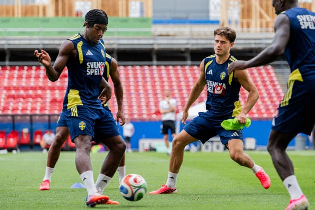 260612 Anthony Elanga and Besfort Zeneli of the Swedish national football team at a training session during day 2 of the FIFA World Cup 2026 on June 12, 2026 in Dallas Photo Petter Arvidson BILDBYRAN kod PA PA1229 fotboll football soccer fotball vm fotbolls vm fotball vm fotbolls vm 2026 fifa world cup 2026 träning practice training sverige sweden sverige a bbeng  Copyright: PETTERxARVIDSON BB260612PA042
