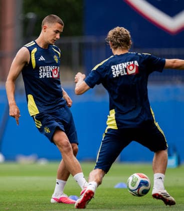 260612 Gustaf Lagerbielke of the Swedish national football team at a training session during day 2 of the FIFA World Cup 2026 on June 12, 2026 in Dallas Photo Petter Arvidson BILDBYRAN kod PA PA1229 fotboll football soccer fotball vm fotbolls vm fotball vm fotbolls vm 2026 fifa world cup 2026 träning practice training sverige sweden sverige a bbeng  Copyright: PETTERxARVIDSON BB260612PA045