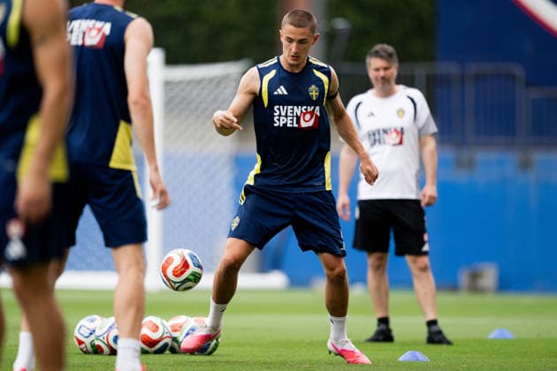 260612 Gustaf Lagerbielke of the Swedish national football team at a training session during day 2 of the FIFA World Cup 2026 on June 12, 2026 in Dallas Photo Petter Arvidson BILDBYRAN kod PA PA1229 fotboll football soccer fotball vm fotbolls vm fotball vm fotbolls vm 2026 fifa world cup 2026 träning practice training sverige sweden sverige a bbeng  Copyright: PETTERxARVIDSON BB260612PA047