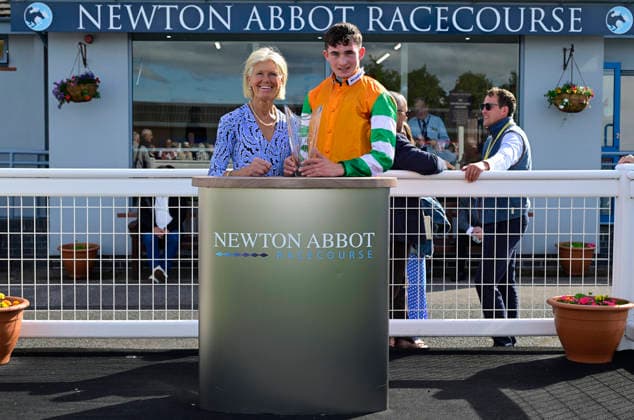 Newton Abbot Races, Newton Abbot, UK - 12 June 2026 Race winner, Lady Kara ridden by Rian Corcoran with the winning connections. Race 1 - 17:13 Newton Abbot - Alzheimer s Society Mares Novices Hurdle (GBB Race) (Class 4) at Newton Abbot Racecourse, Newton Abbot, Devon, England - Newton Abbot Newton Abbot Racecourse Devon England Copyright: xPhilxMingo PPAUKx PPA-280669