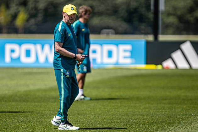 Treino da Seleção Brasileira NOVA JERSEY, NJ - 11.06.2028: TREINO DA SELEcaO BRASILEIRA - Carlo Ancelotti during training with the Brazilian national team, Nationalteam held at Columbia Park Training Facility, in Morristown, New Jersey, United States, this Friday (12), during preparations for the 2026 FIFA World Cup, WM, Weltmeisterschaft, Fussball (Photo: Danilo Fernandes Fotoarena) x2960570x  DaniloxFernandes