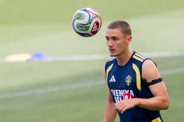 260612 Gustaf Lagerbielke of the Swedish national football team at a training session during day 2 of the FIFA World Cup 2026 on June 12, 2026 in Dallas Photo Petter Arvidson BILDBYRAN kod PA PA1229 fotboll football soccer fotball vm fotbolls vm fotball vm fotbolls vm 2026 fifa world cup 2026 träning practice training sverige sweden sverige a bbeng  Copyright: PETTERxARVIDSON BB260612PA060